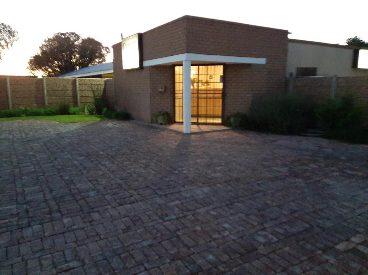 En Route Apartment Beaufort West Luaran gambar