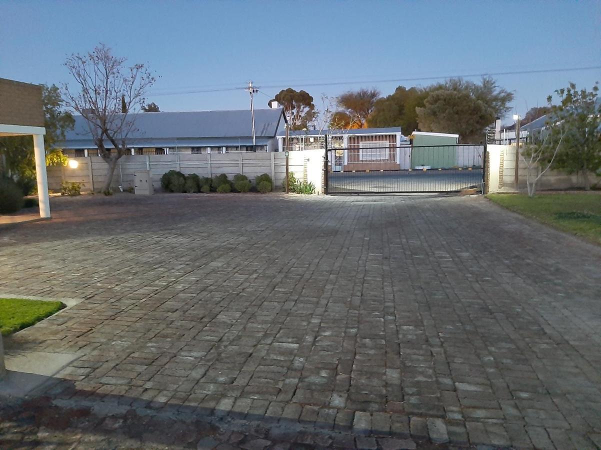 En Route Apartment Beaufort West Luaran gambar